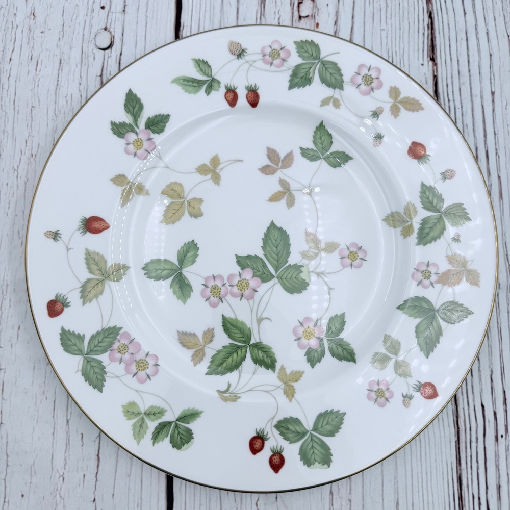 Wedgwood Wild Strawberry Dinner Plate R4406 Bone China Made in England 10.75in